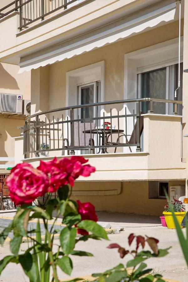 Myrsini's Cozy Apartment Néa Péramos Zewnętrze zdjęcie
