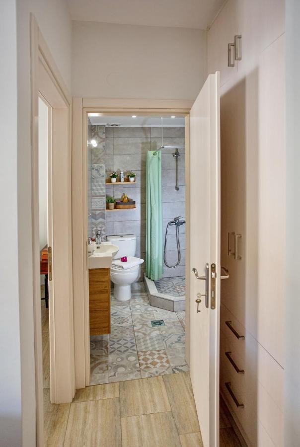 Myrsini's Cozy Apartment Néa Péramos Zewnętrze zdjęcie